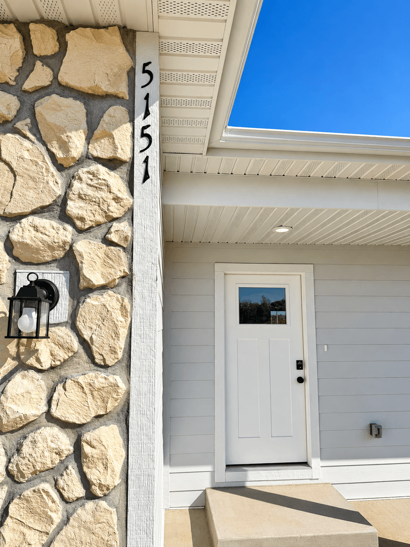 Springfield House: 5151 W Crestmere Drive