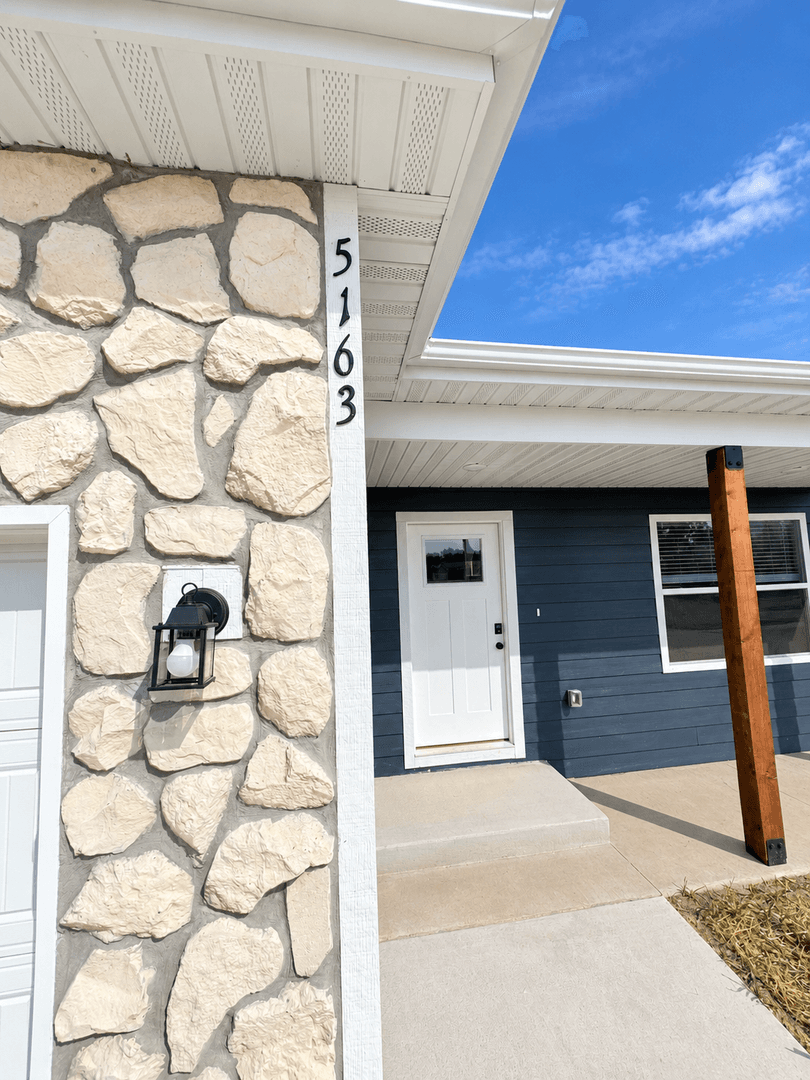 Springfield House: 5163 W Crestmere Drive