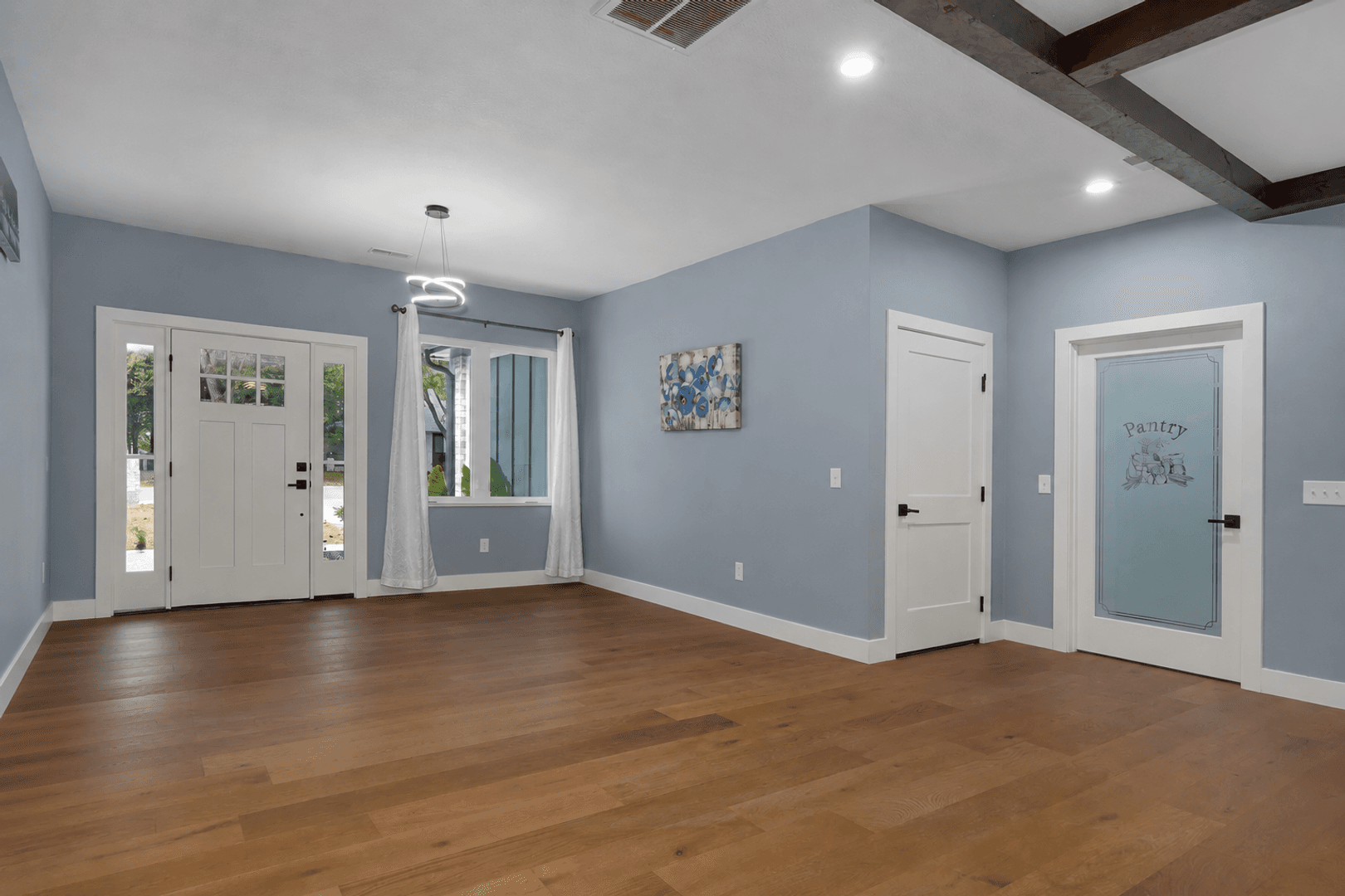 Nixa House: 112 W Oak St