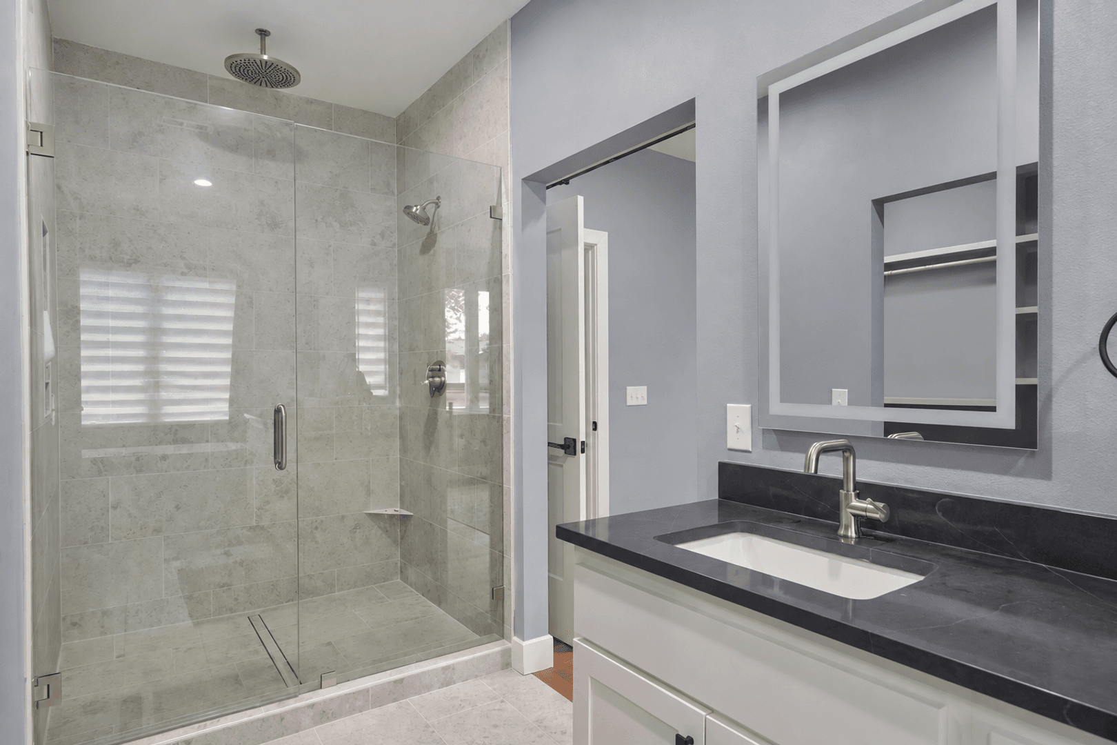 Nixa House: 112 W Oak St