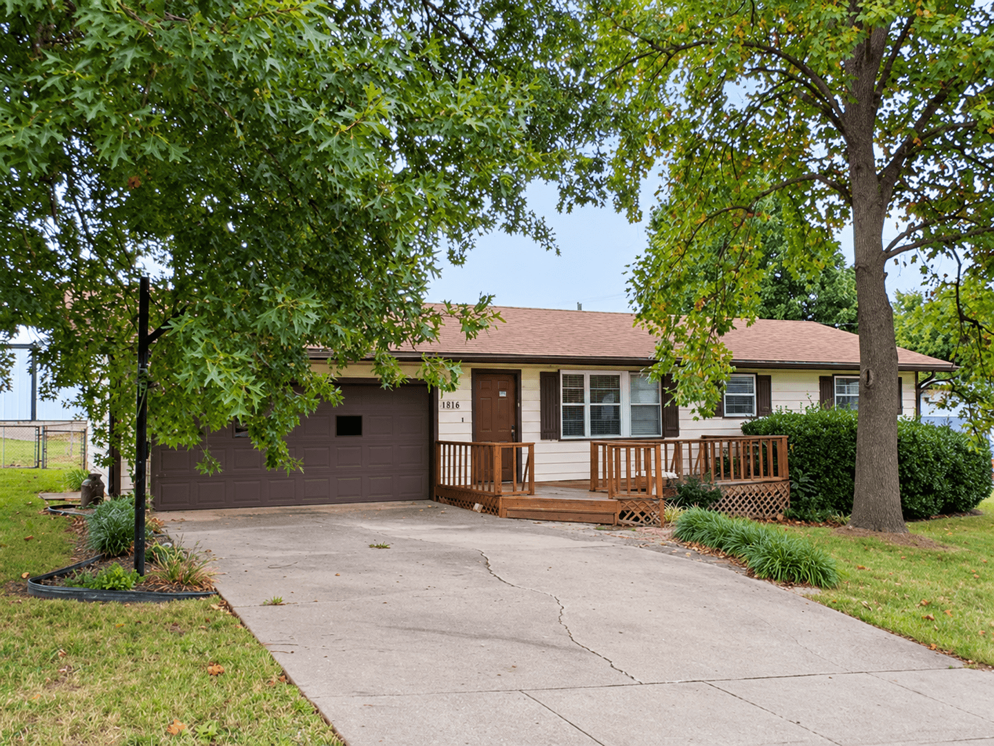 Springfield House: 2647 W Truman