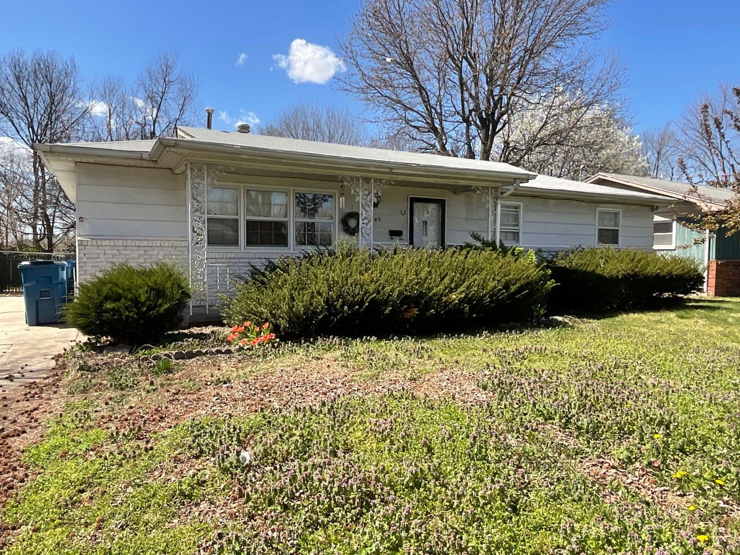 Springfield House: 2445 N Franklin Ave