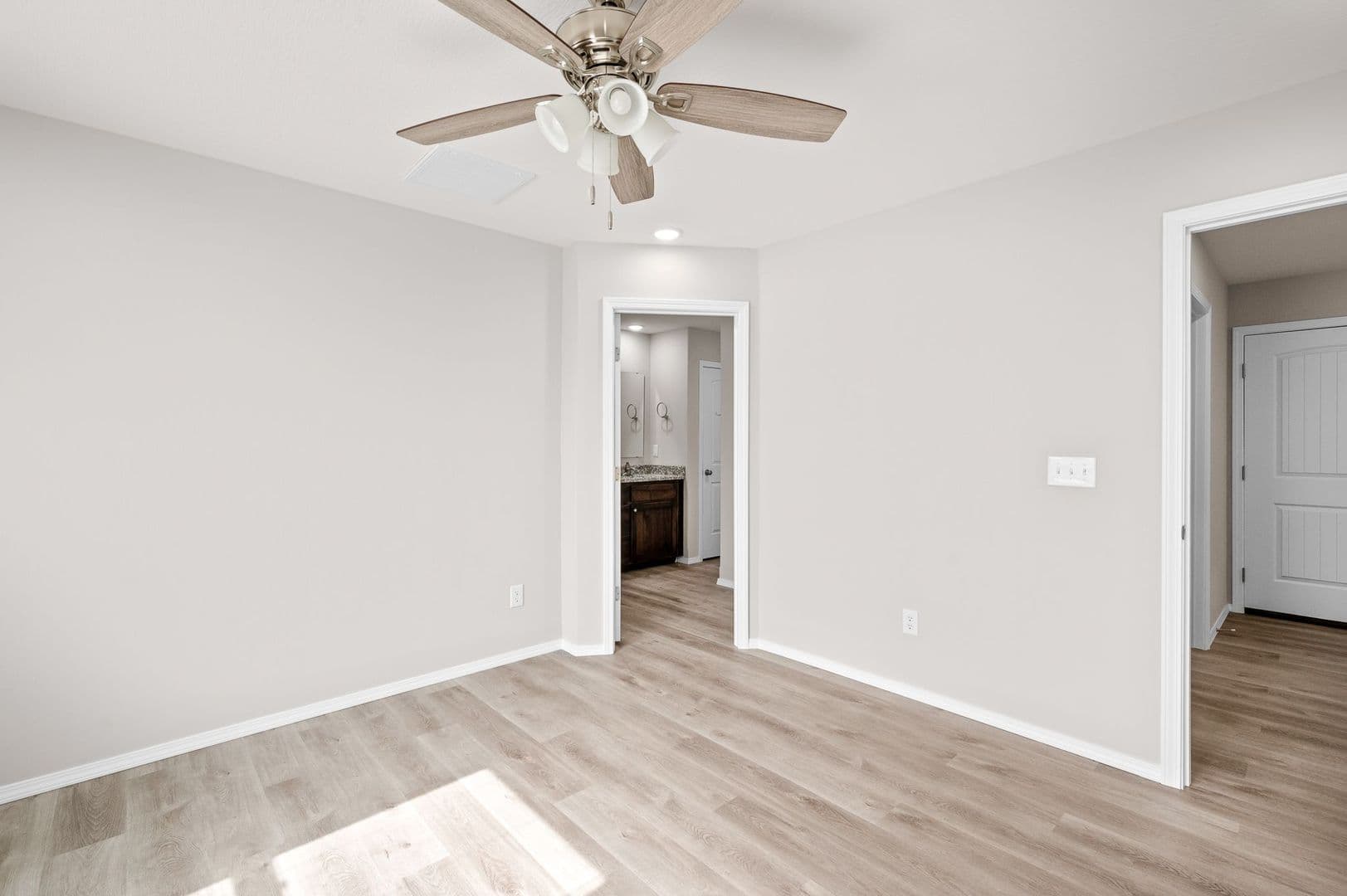 Rogersville House: 264 Hickory Hills ST