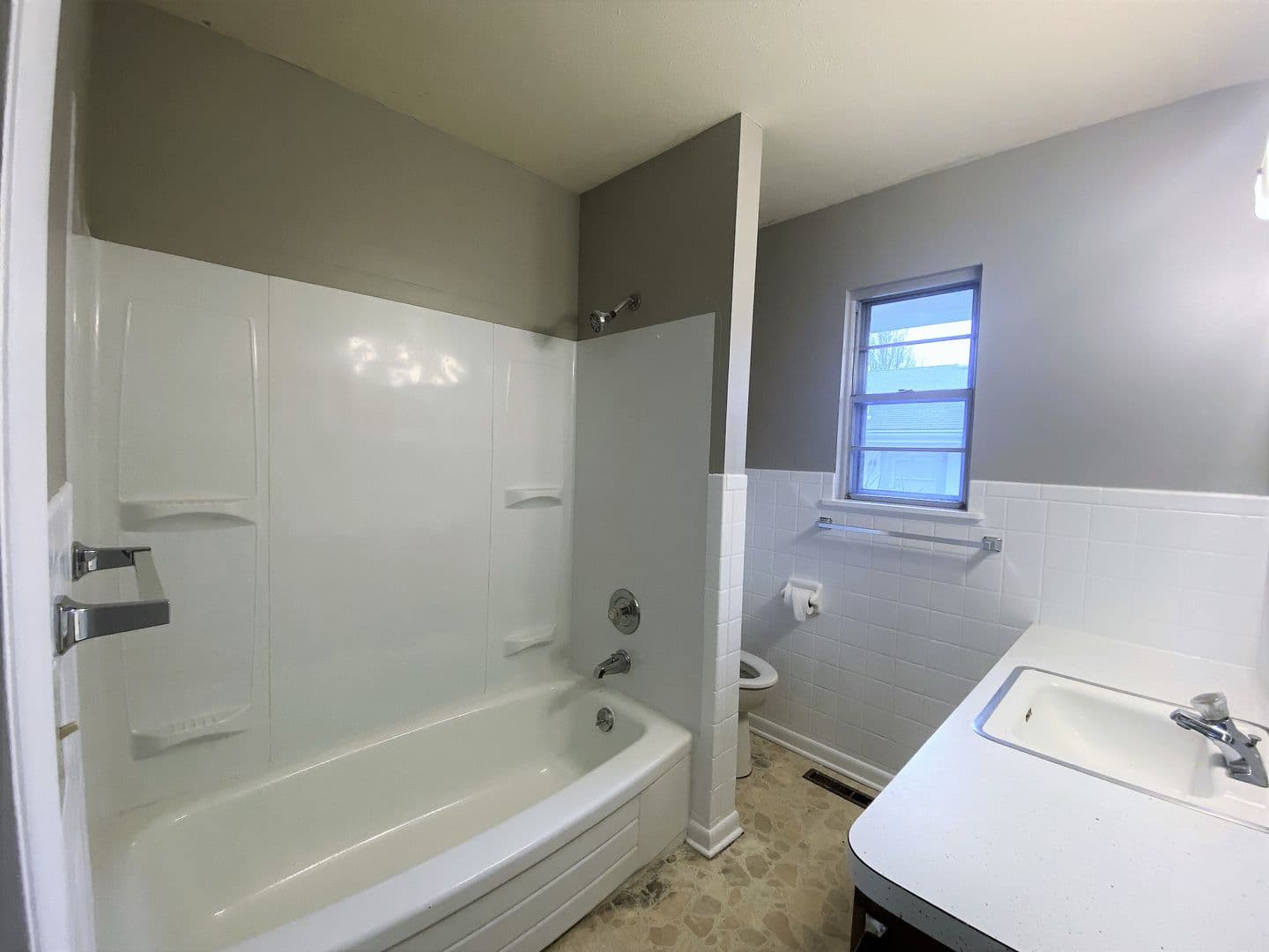 Springfield House: 843 S Link Ave