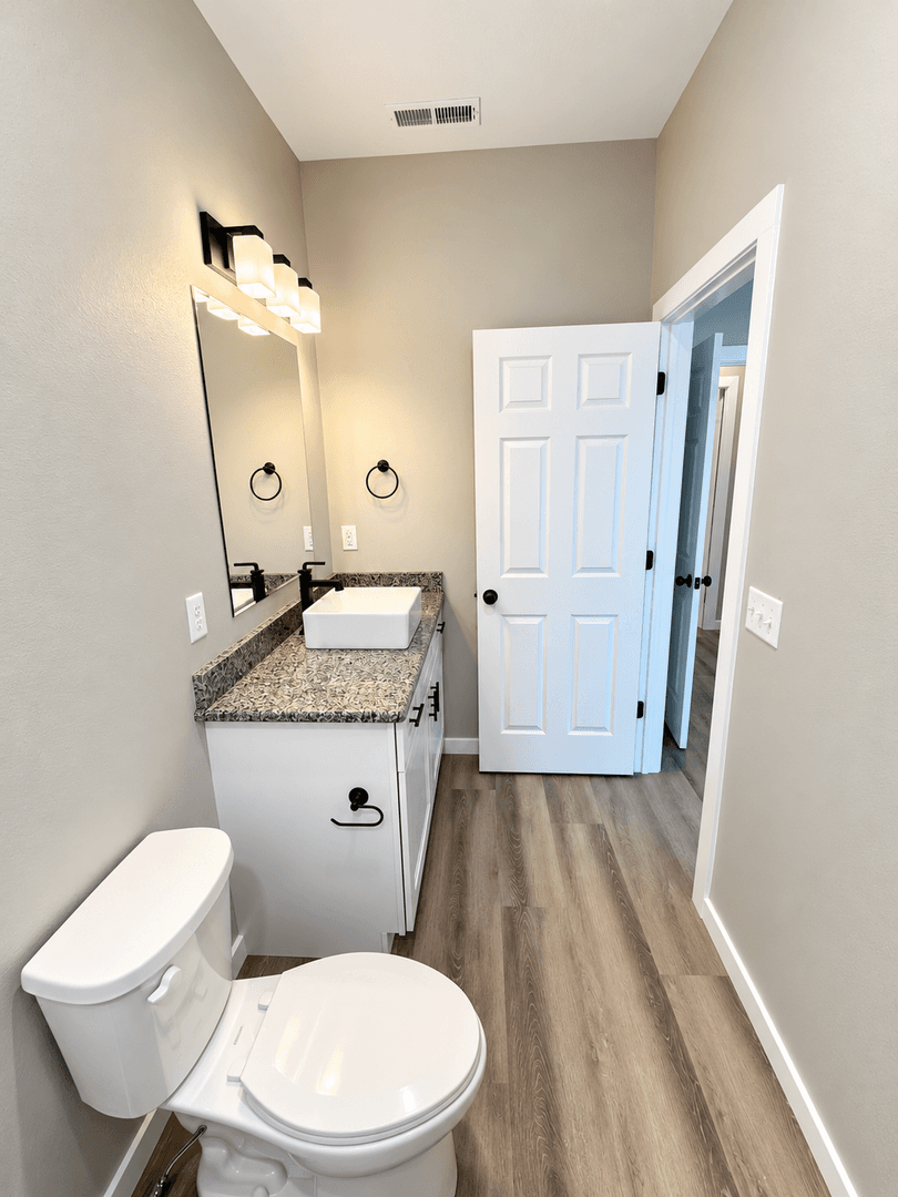 Springfield House: 5163 W Crestmere Drive