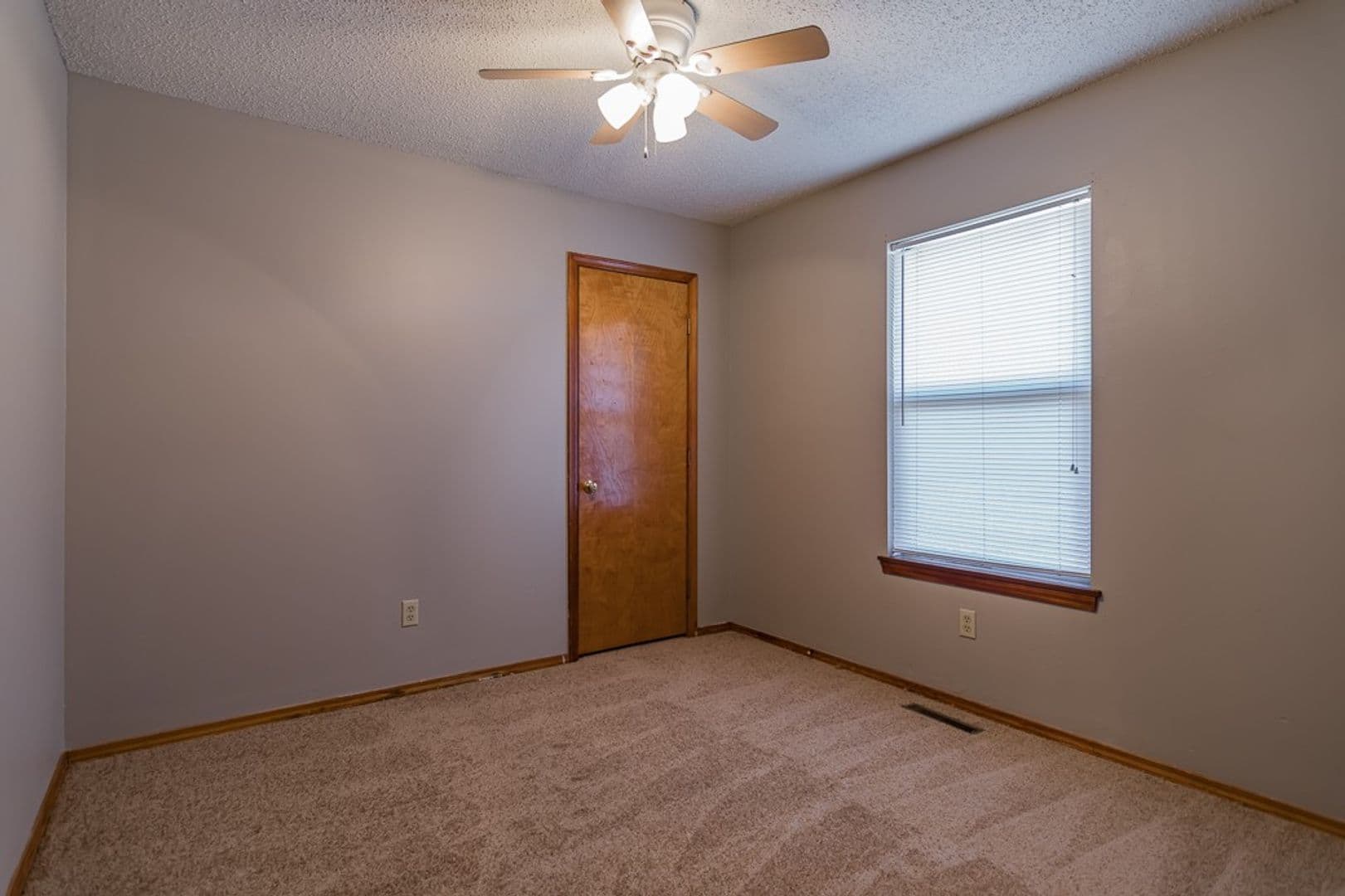 Springfield House: 1033 E Scott