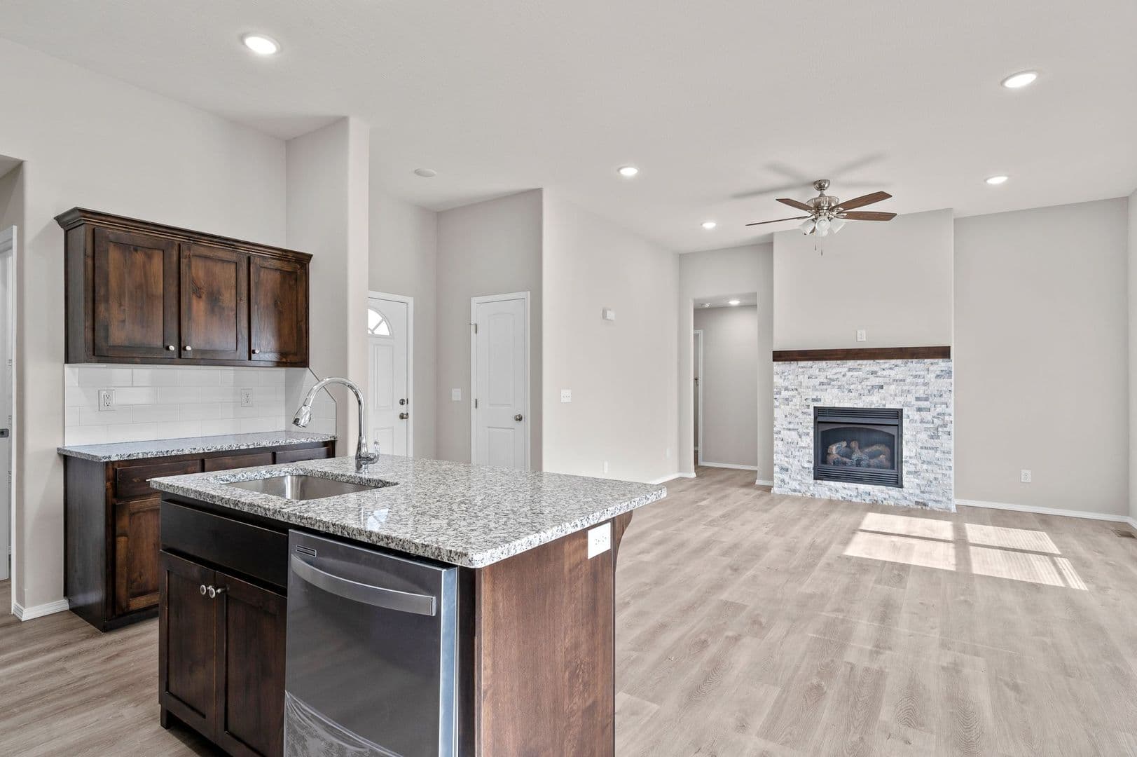 Rogersville House: 264 Hickory Hills ST