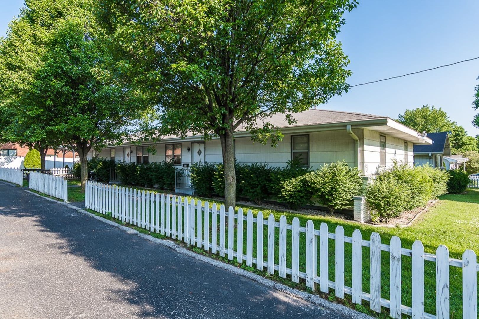 Springfield House: 843 S Link Ave