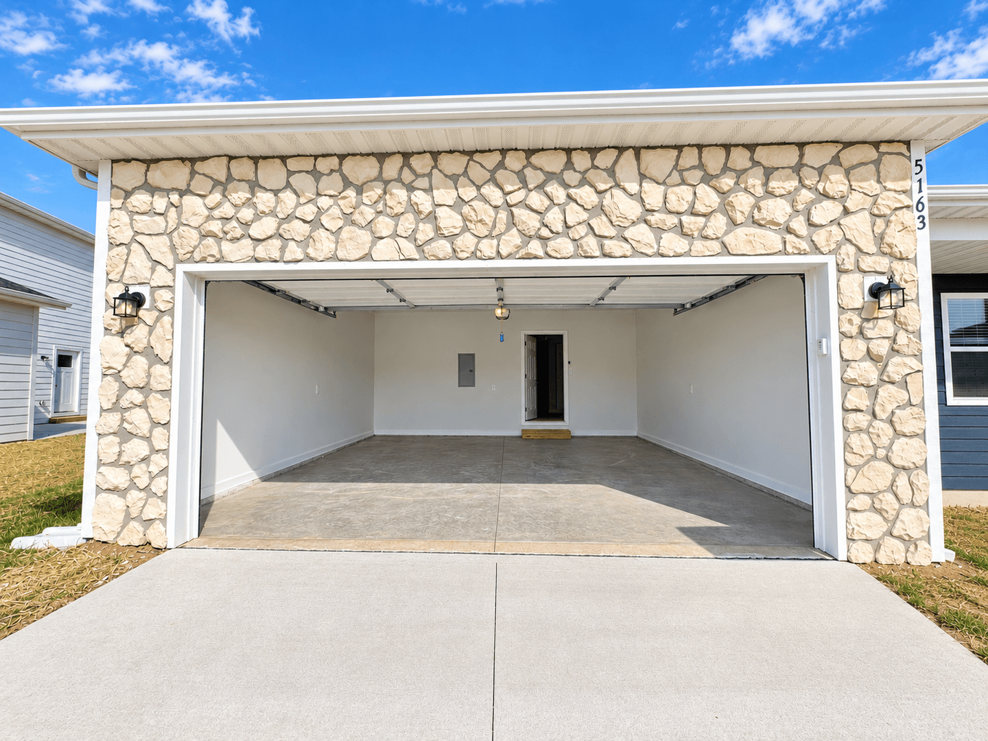 Springfield House: 5163 W Crestmere Drive