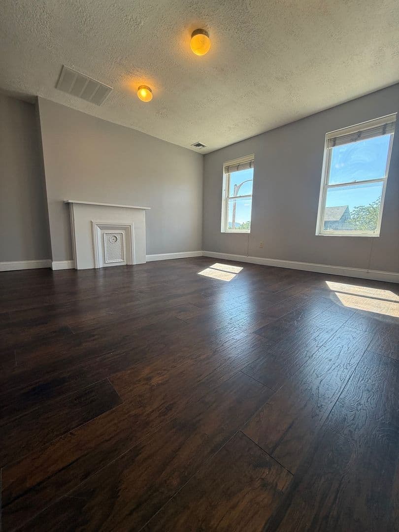 Newburgh Apartment: 184 Broadway