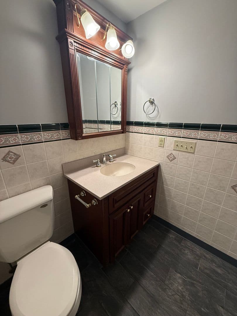 Newburgh House: 350 N Water St - 3-3