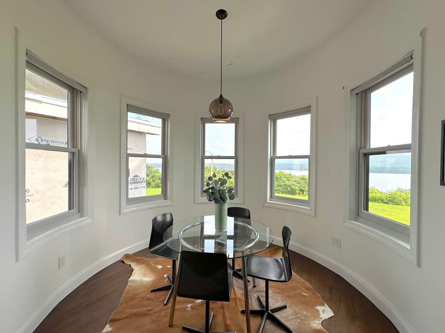 Newburgh Apartment: 2 Courtney Ave