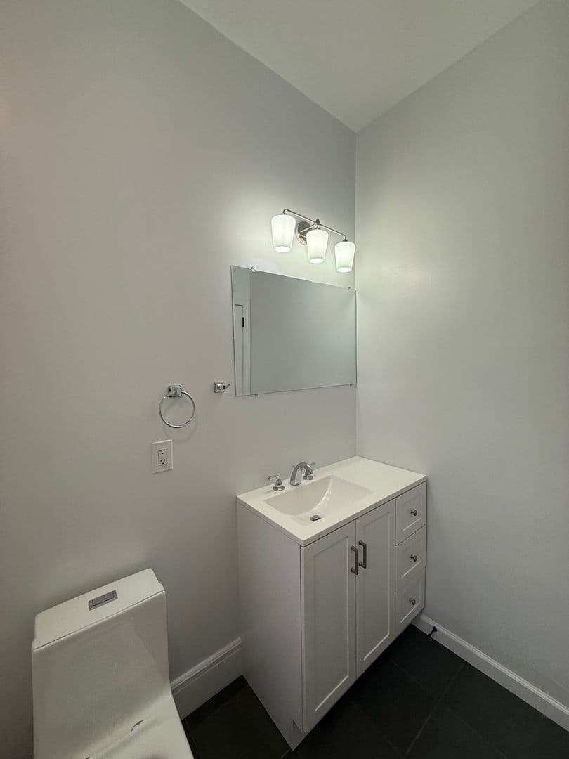 Newburgh Apartment: 236 Liberty St