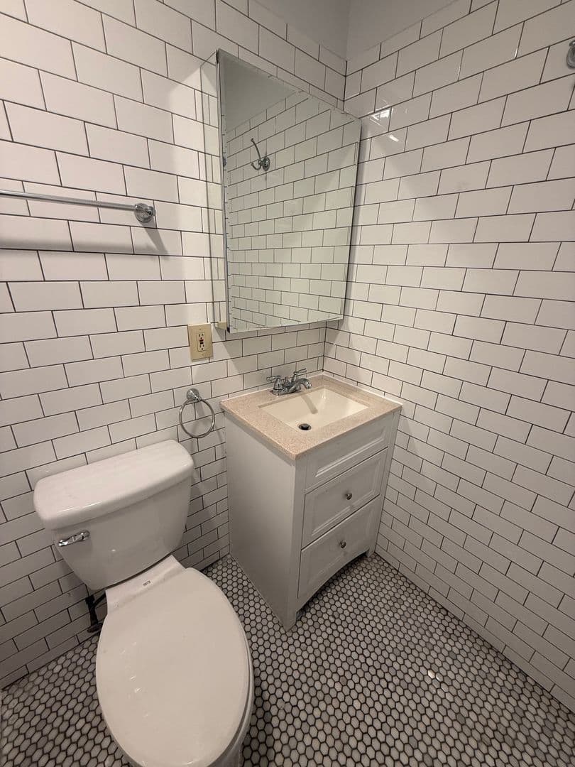 Newburgh Apartment: 184 Broadway