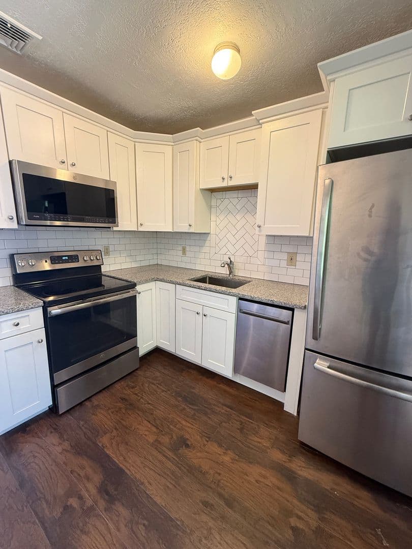 Newburgh Apartment: 184 Broadway