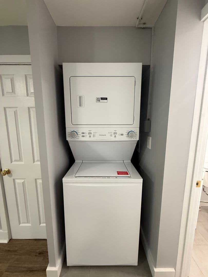 Newburgh Apartment: 27 Lander St
