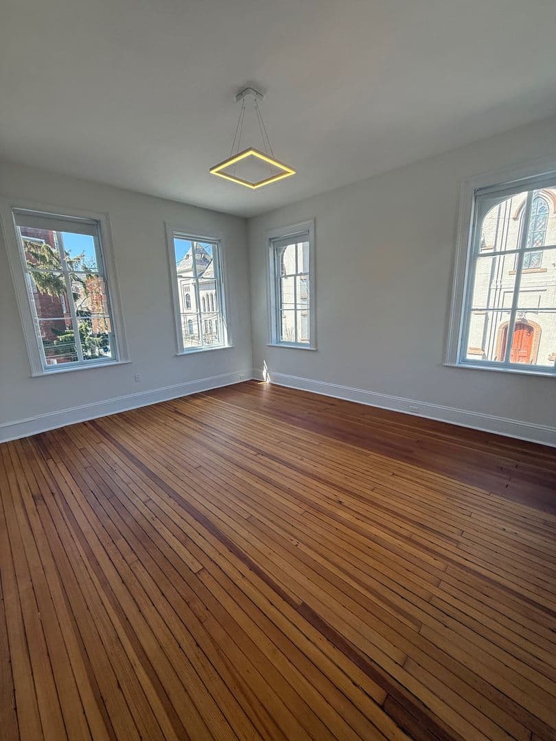 Newburgh Apartment: 233 Liberty St.