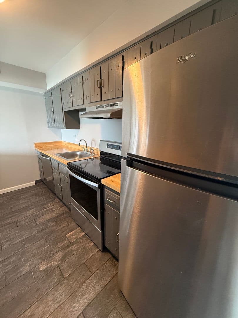 Newburgh House: 350 N Water St - 3-3