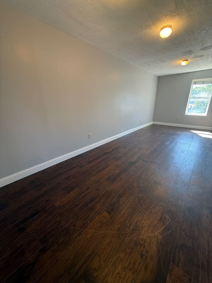 Newburgh Apartment: 184 Broadway