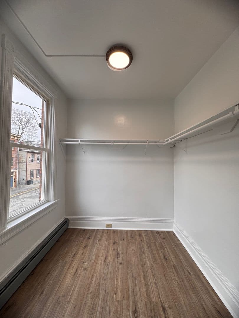 Newburgh Apartment: 160 N Miller St