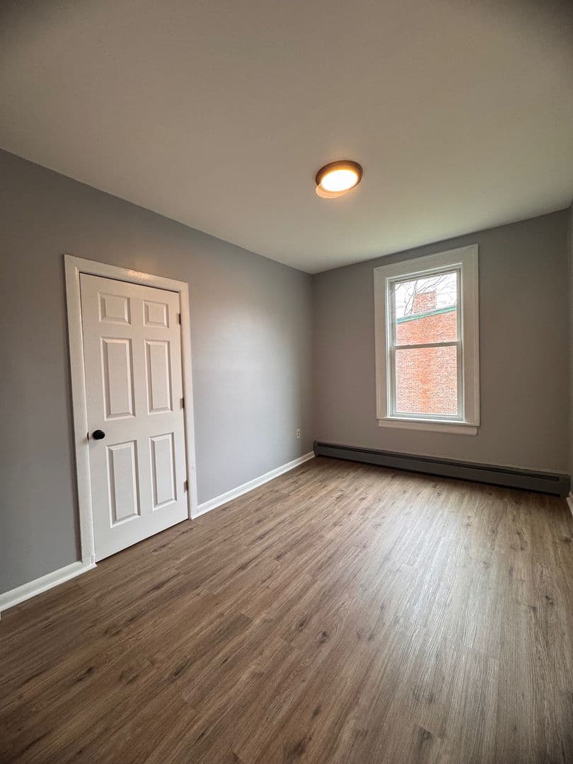 Newburgh Apartment: 160 N Miller St