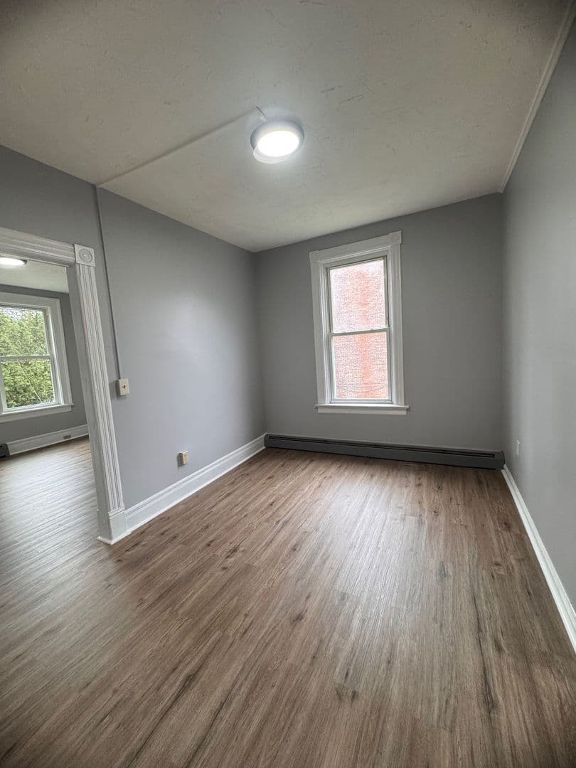 Newburgh Apartment: 160 N Miller St