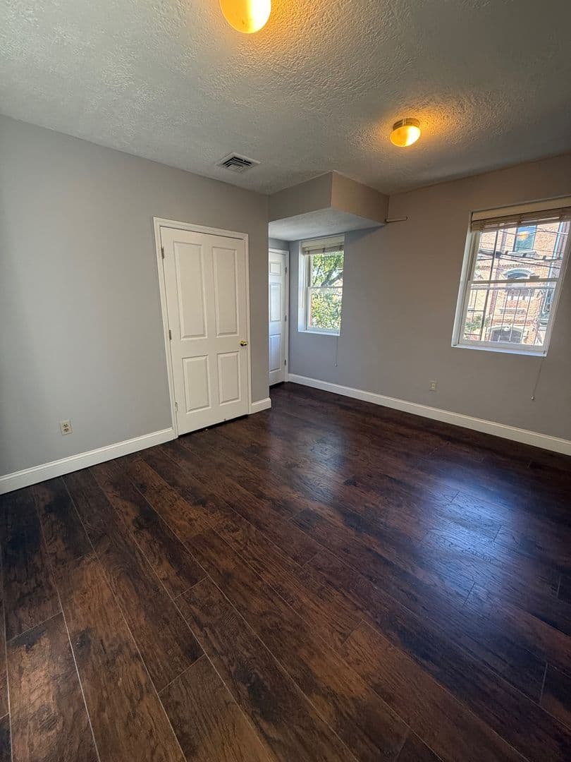 Newburgh Apartment: 184 Broadway