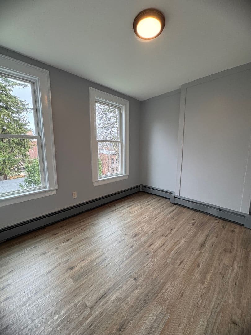 Newburgh Apartment: 160 N Miller St