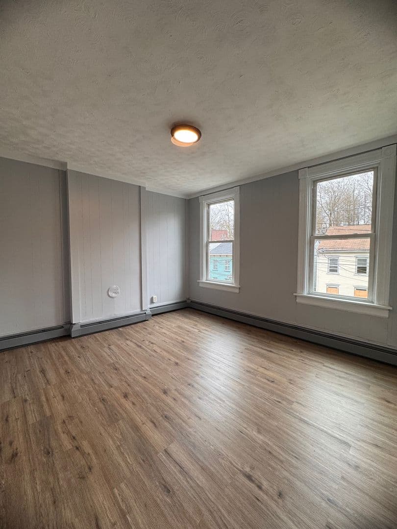 Newburgh Apartment: 160 N Miller St