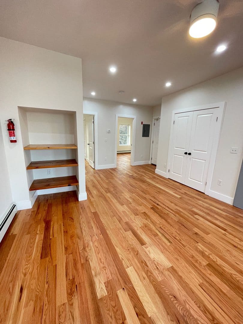 Newburgh Apartment: 111 Johnston St.