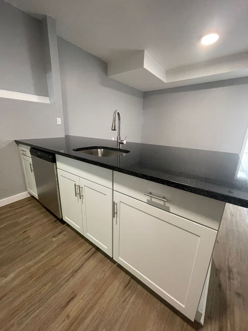 Newburgh Apartment: 192 Lander St.
