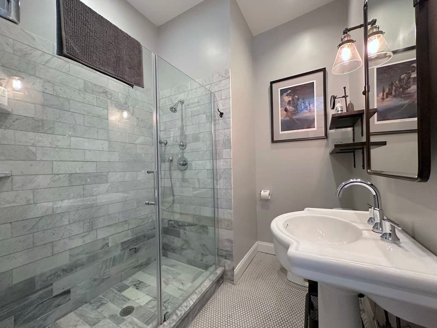 Newburgh Apartment: 2 Courtney Ave