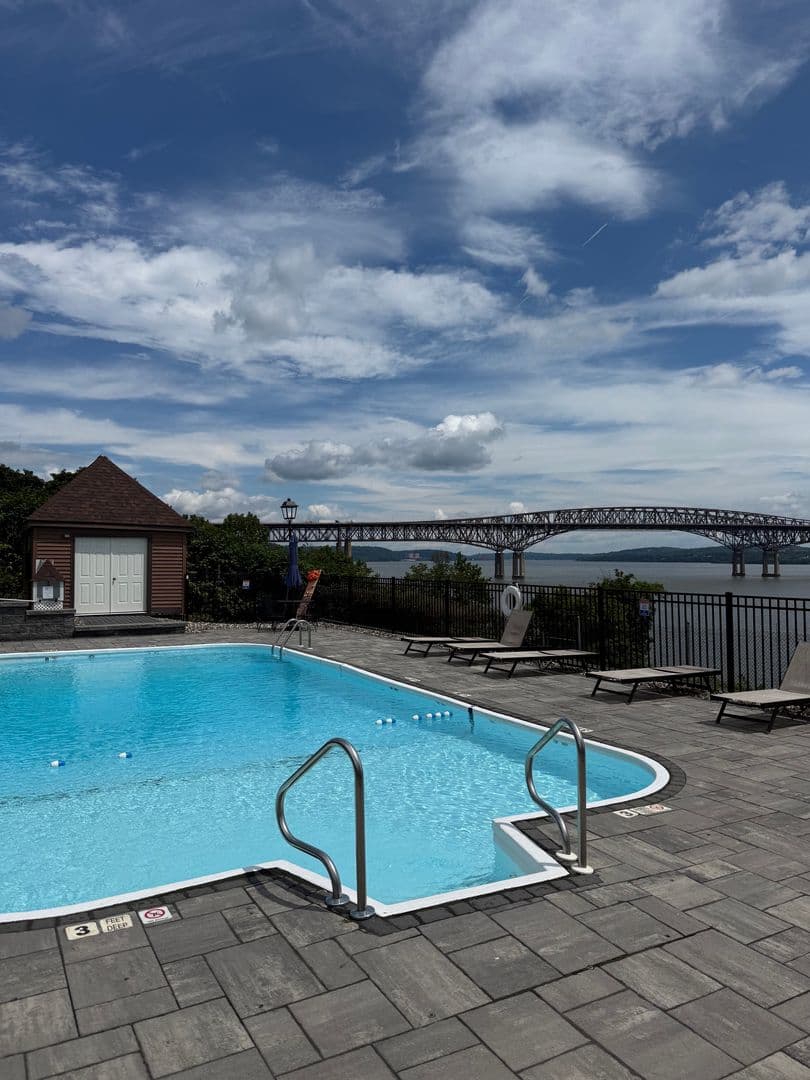 Newburgh House: 350 N Water St - 3-3