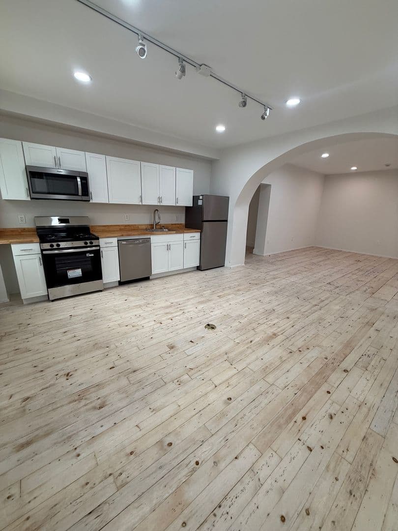 Newburgh Apartment: 233 Liberty St.