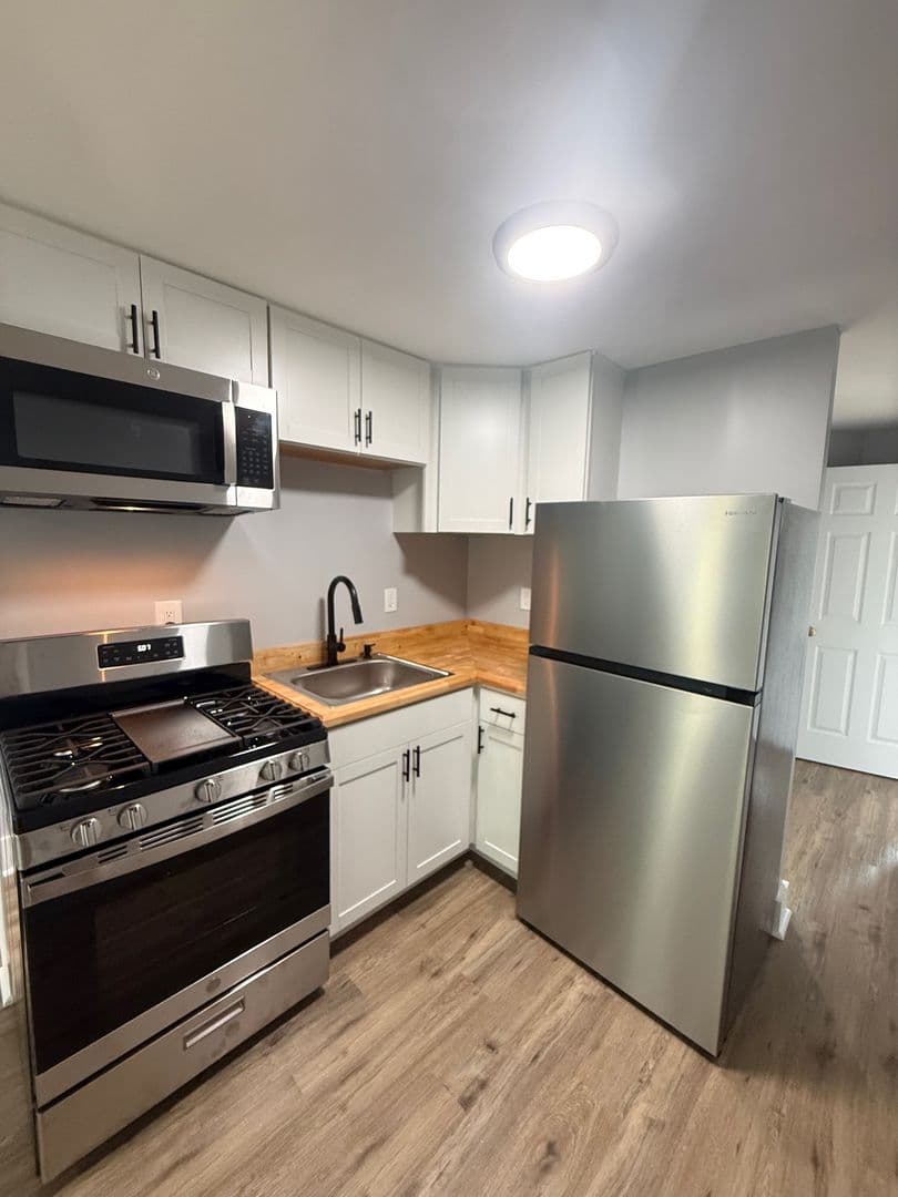 Newburgh Apartment: 27 Lander St