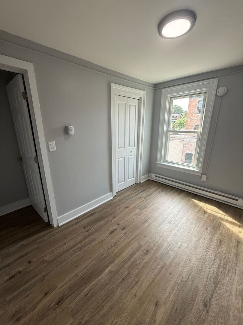 Newburgh Apartment: 27 Lander St