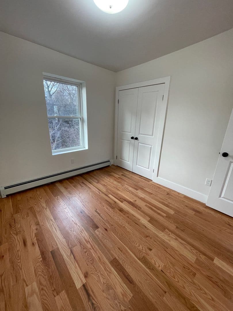 Newburgh Apartment: 111 Johnston St.