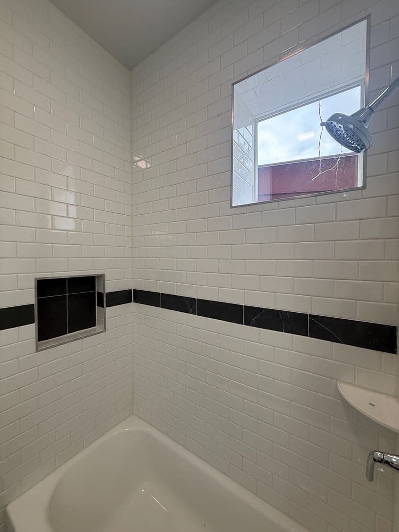 Newburgh Apartment: 236 Liberty St