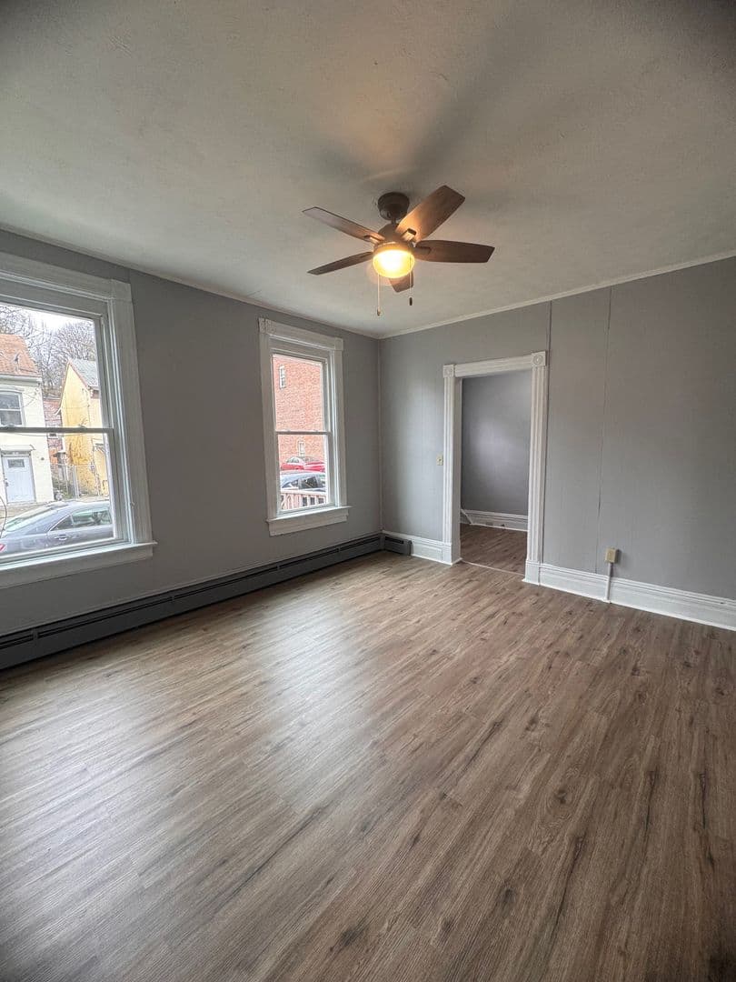 Newburgh Apartment: 160 N Miller St