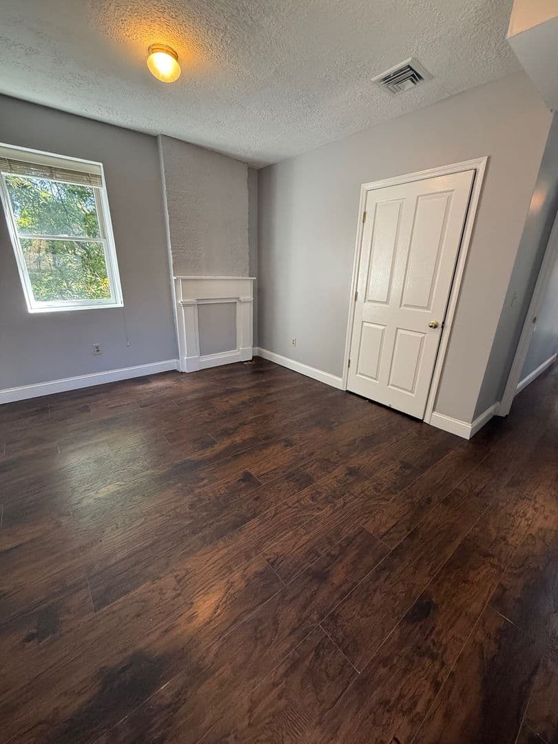 Newburgh Apartment: 184 Broadway