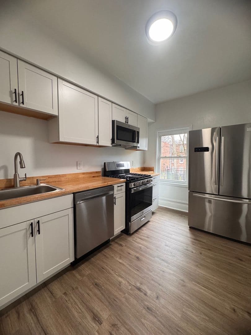 Newburgh Apartment: 160 N Miller St