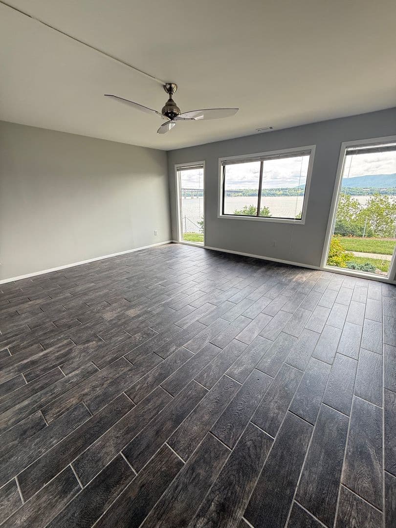 Newburgh House: 350 N Water St - 3-3