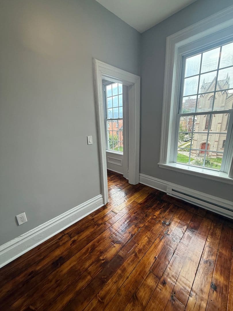 Newburgh Apartment: 236 Liberty St