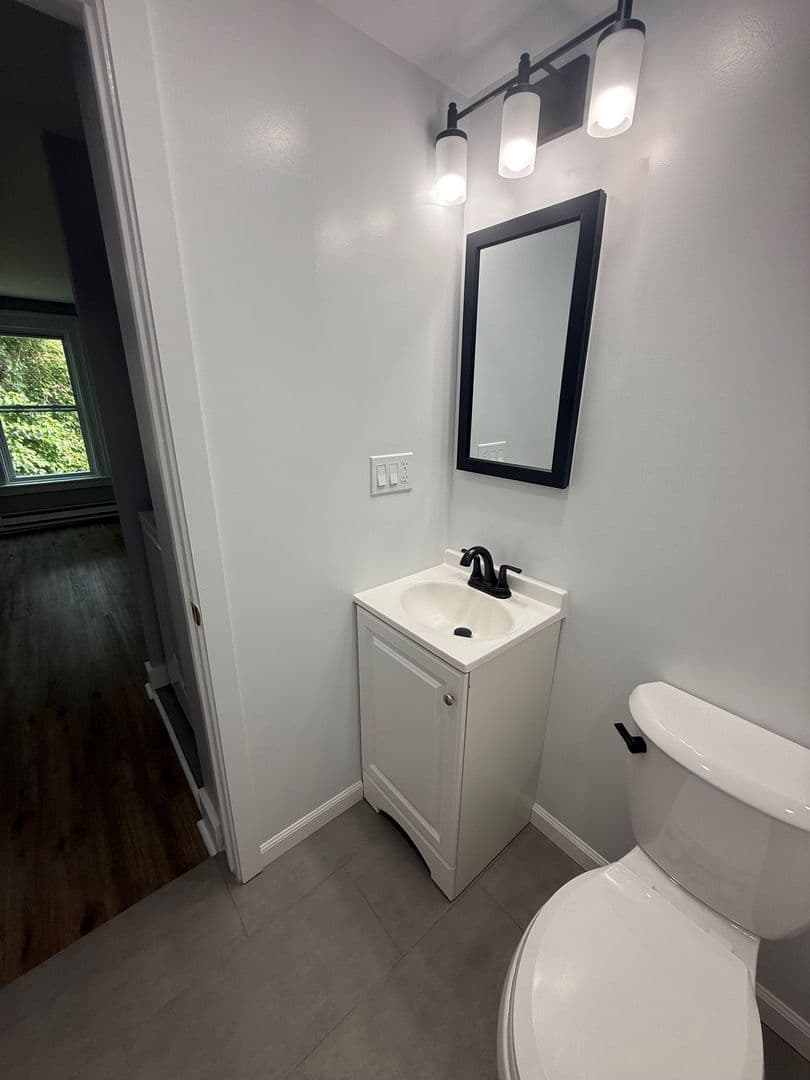 Newburgh Apartment: 27 Lander St