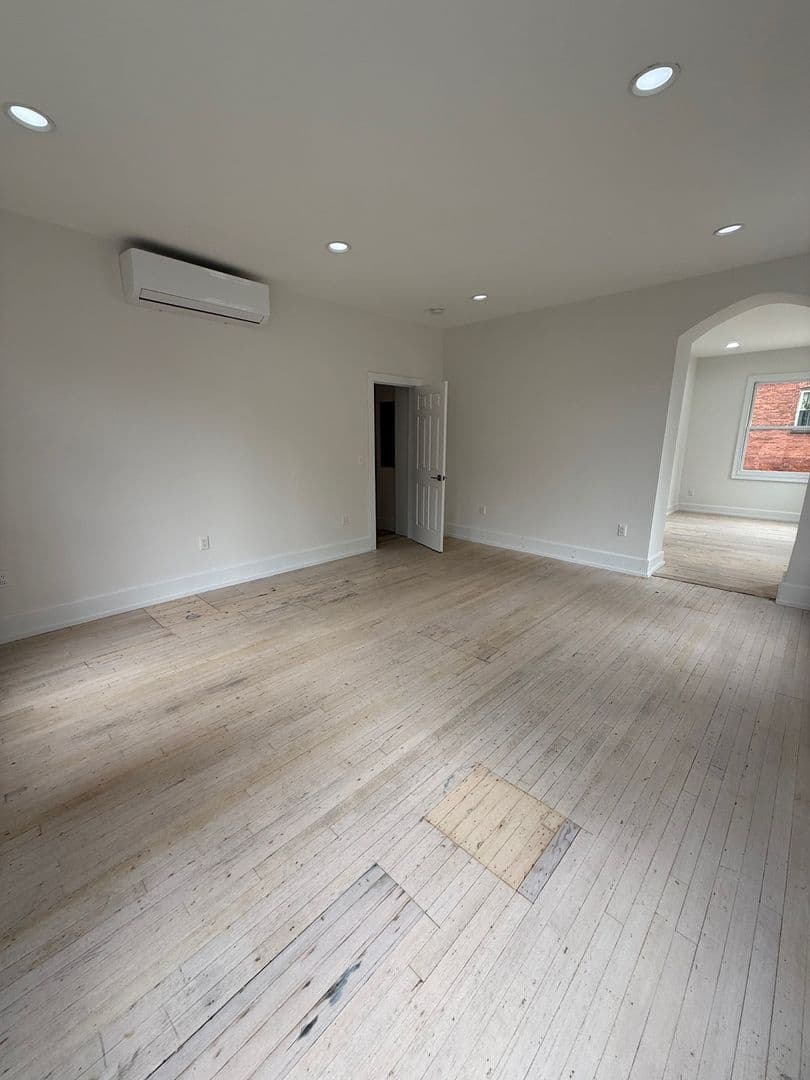 Newburgh Apartment: 233 Liberty St.