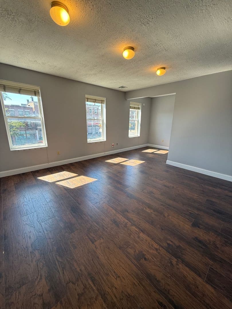 Newburgh Apartment: 184 Broadway