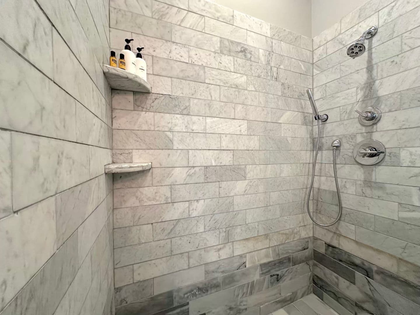 Newburgh Apartment: 2 Courtney Ave