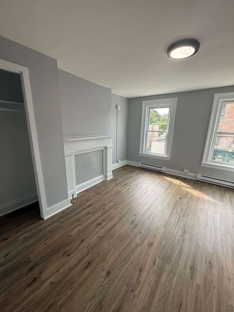 Newburgh Apartment: 27 Lander St