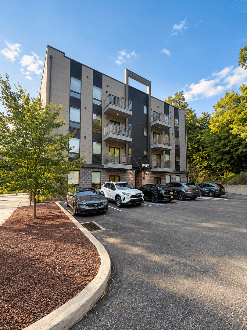 Philadelphia Apartment: 1952 Bryn Mawr Avenue