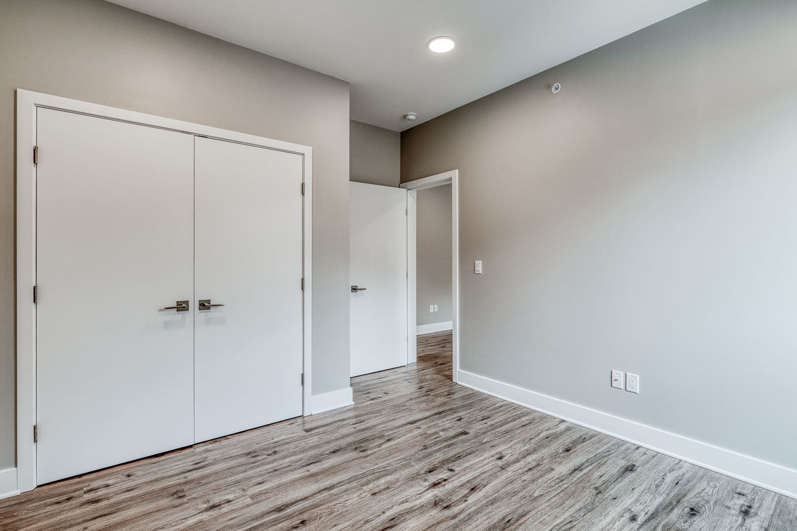 Philadelphia Apartment: 1952 Bryn Mawr Avenue
